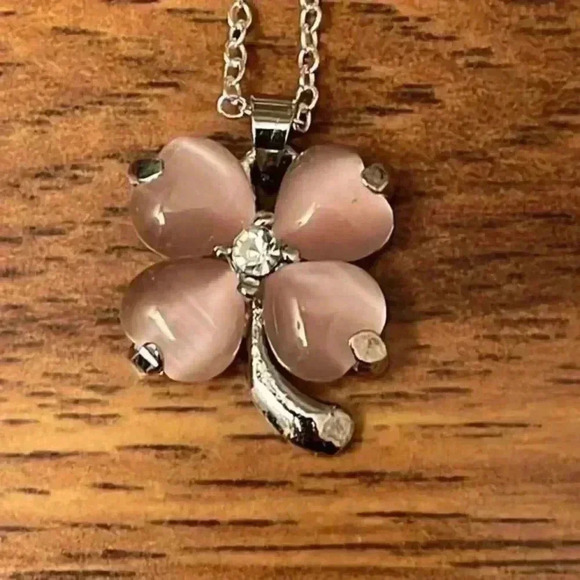 Vintage Jewelry - Vintage Rose Quartz Cats Eye Four Leaf Clover Pendant and Necklace